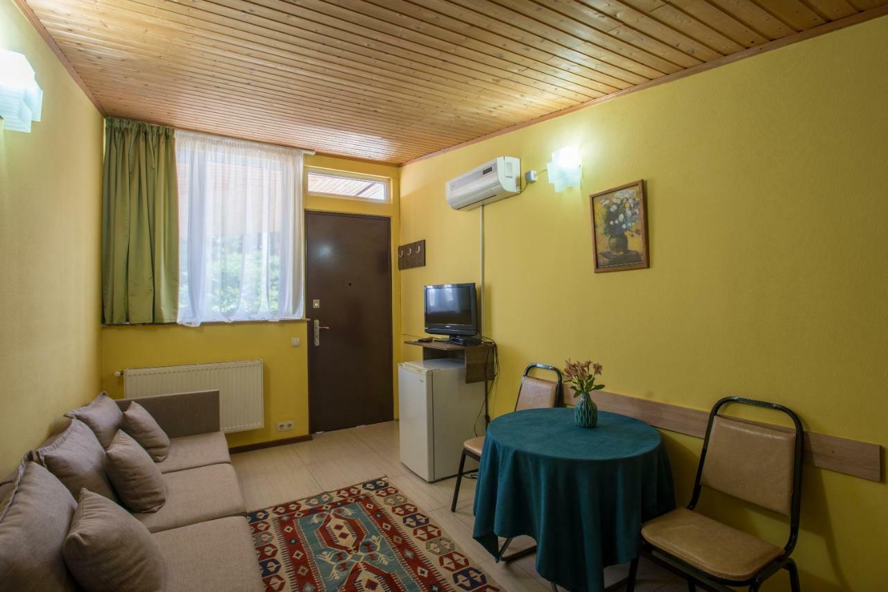 טביליסי Accent Hotel מראה חיצוני תמונה